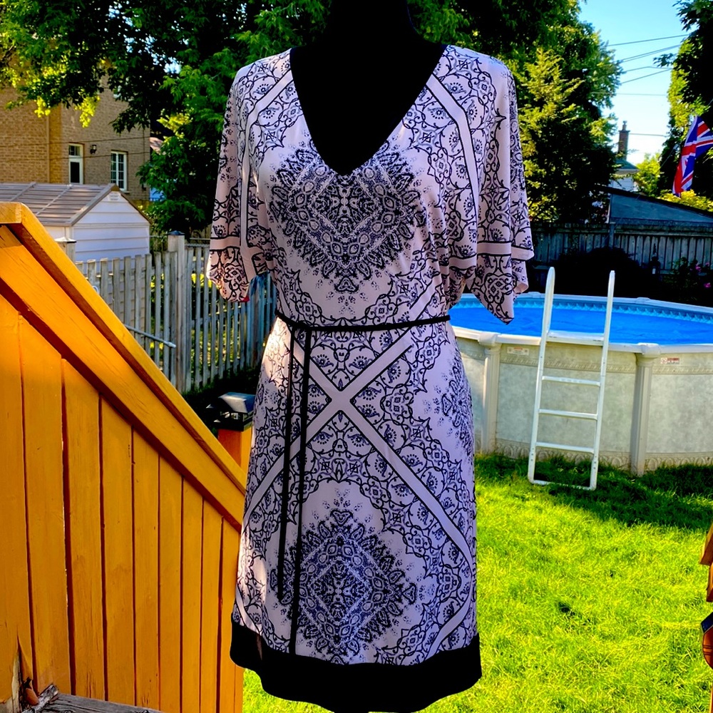 NWT Le Chateau Beautiful never worn Black & Pink Paisley Dress XS